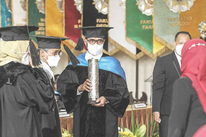 Gelar Doktor Honoris Causa