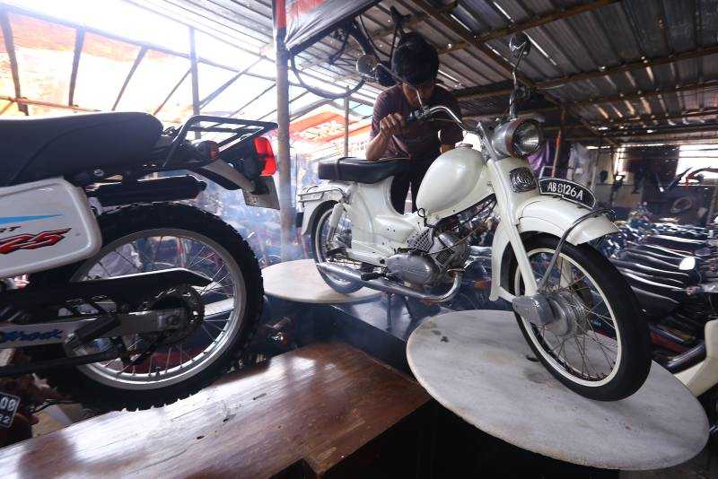 Geliat Motor Antik