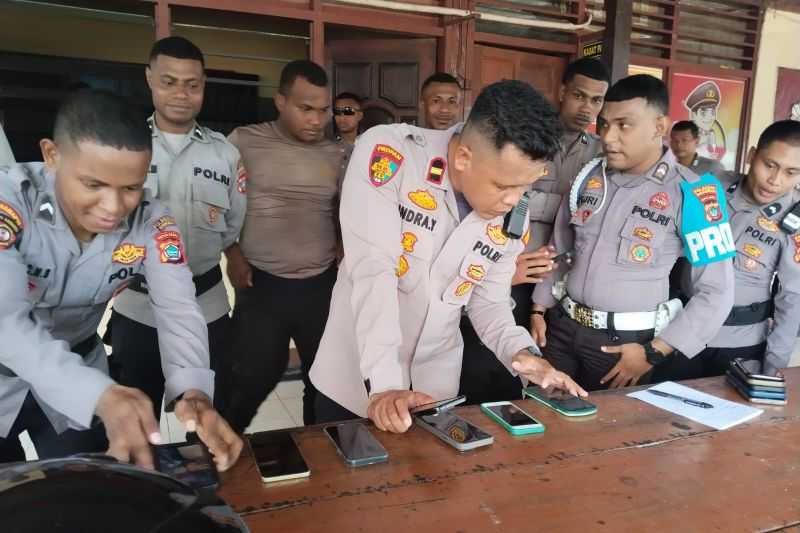 Gerak Cepat dalam Sidak, Propam Polresta Manokwari Merazia Ponsel Personel Cegah Judi Online