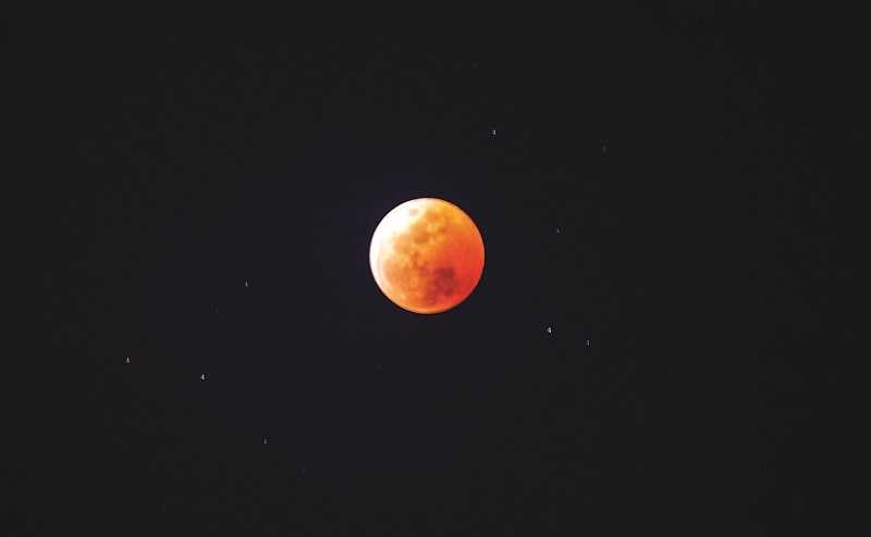 GERHANA BULAN TOTAL