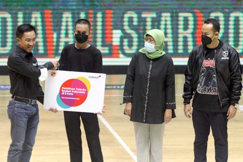 Indosat Ooredoo Hutchison (IOH) Luncurkan Program Pelatihan Talenta Basket ke Sekolah
