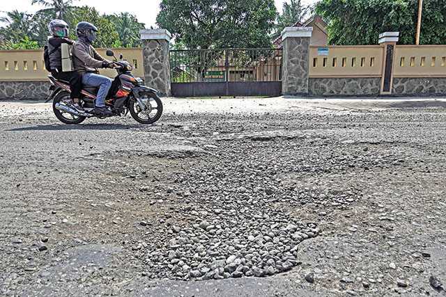 Jalan Berlubang