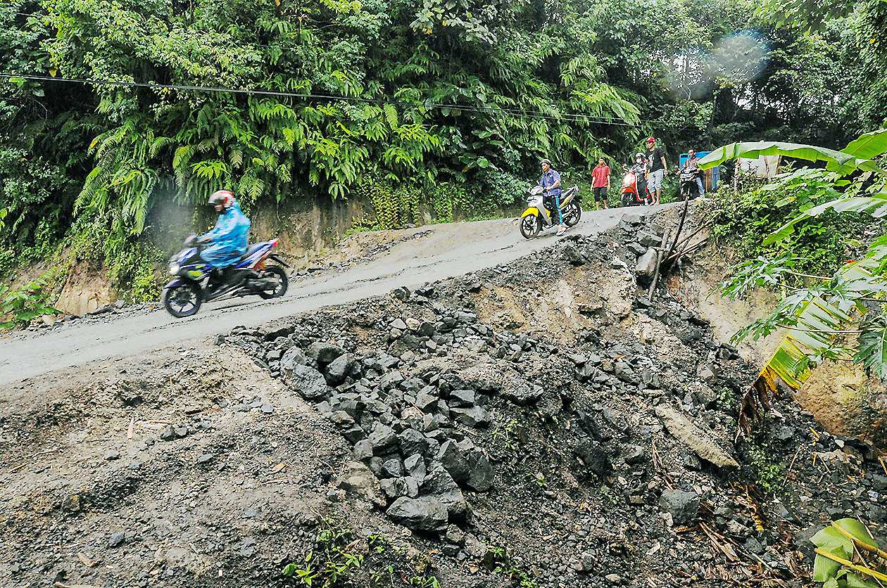 Jalan Longsor