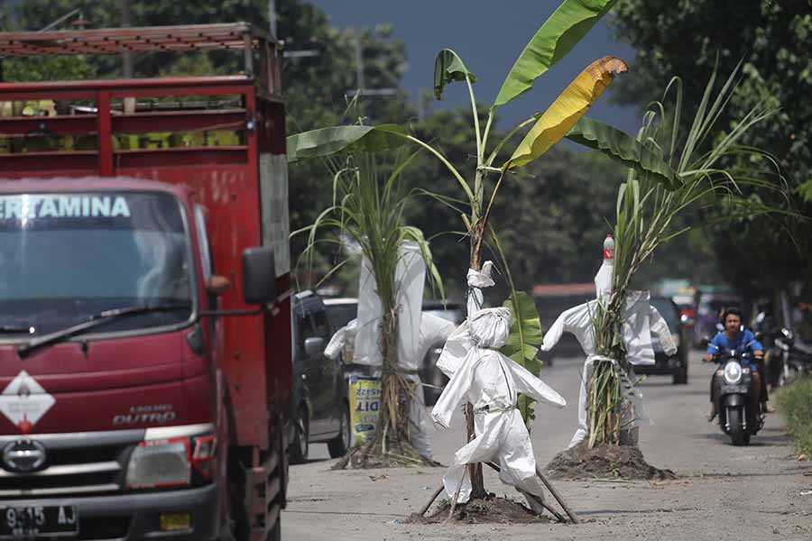 Jalan Rusak Tak Kunjung Diperbaiki