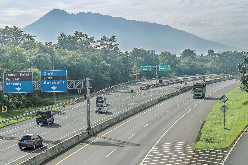JALAN TOL MENUJU PUNCAK LANCAR
