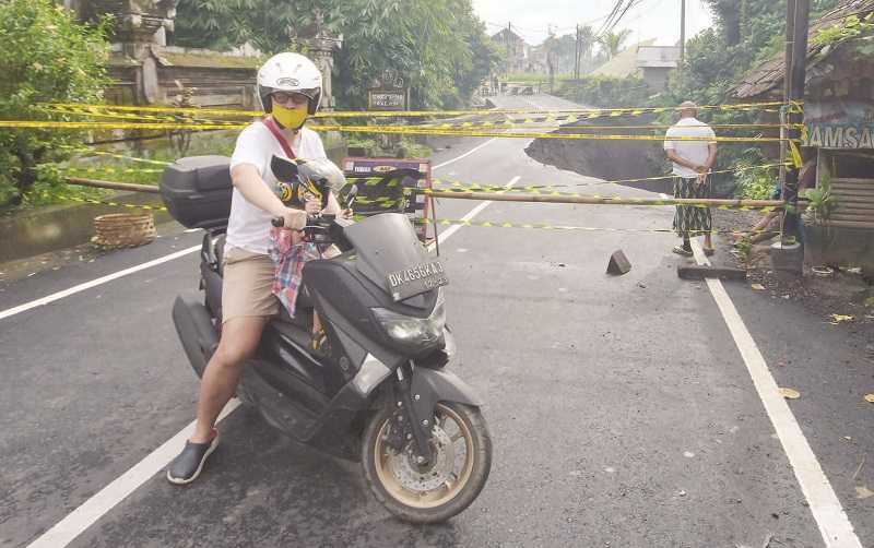 JALUR AKSES MENUJU GIANYAR AMBLES