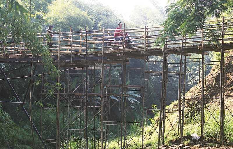 JEMBATAN BAMBU