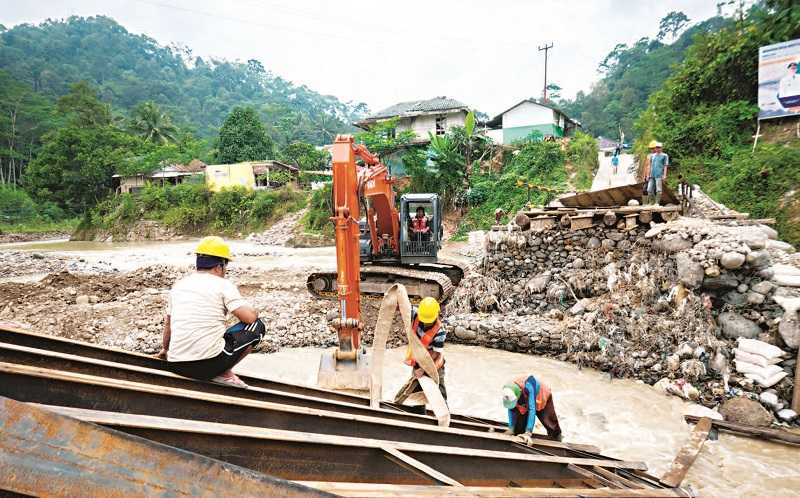 JEMBATAN PENGHUBUNG ANTARPROVINSI PUTUS