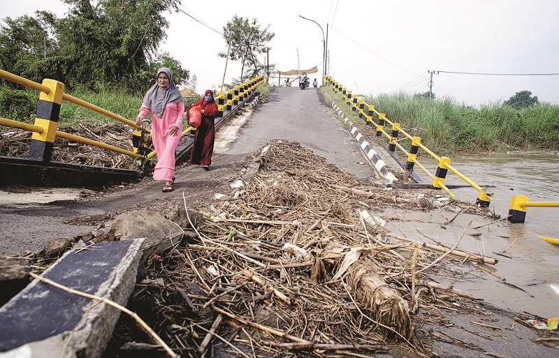 JEMBATAN RUSAK
