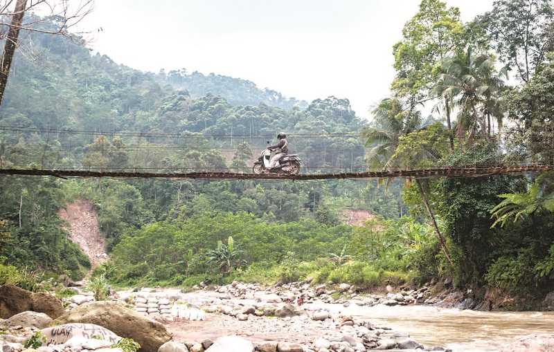 JEMBATAN UTAMA RUSAK