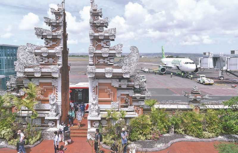 JUMLAH PENUMPANG DI BALI MENINGKAT 220 PERSEN