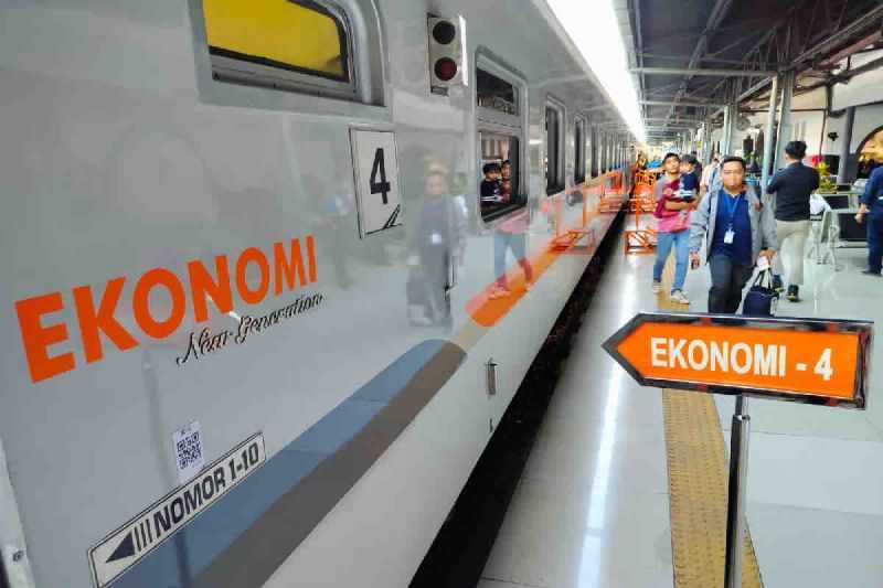 KA Brantas dan Dharmawangsa Kini Gunakan Kereta Ekonomi "New Generation"