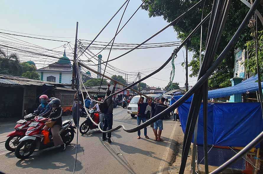 Kabel Jaringan Internet Semerawut