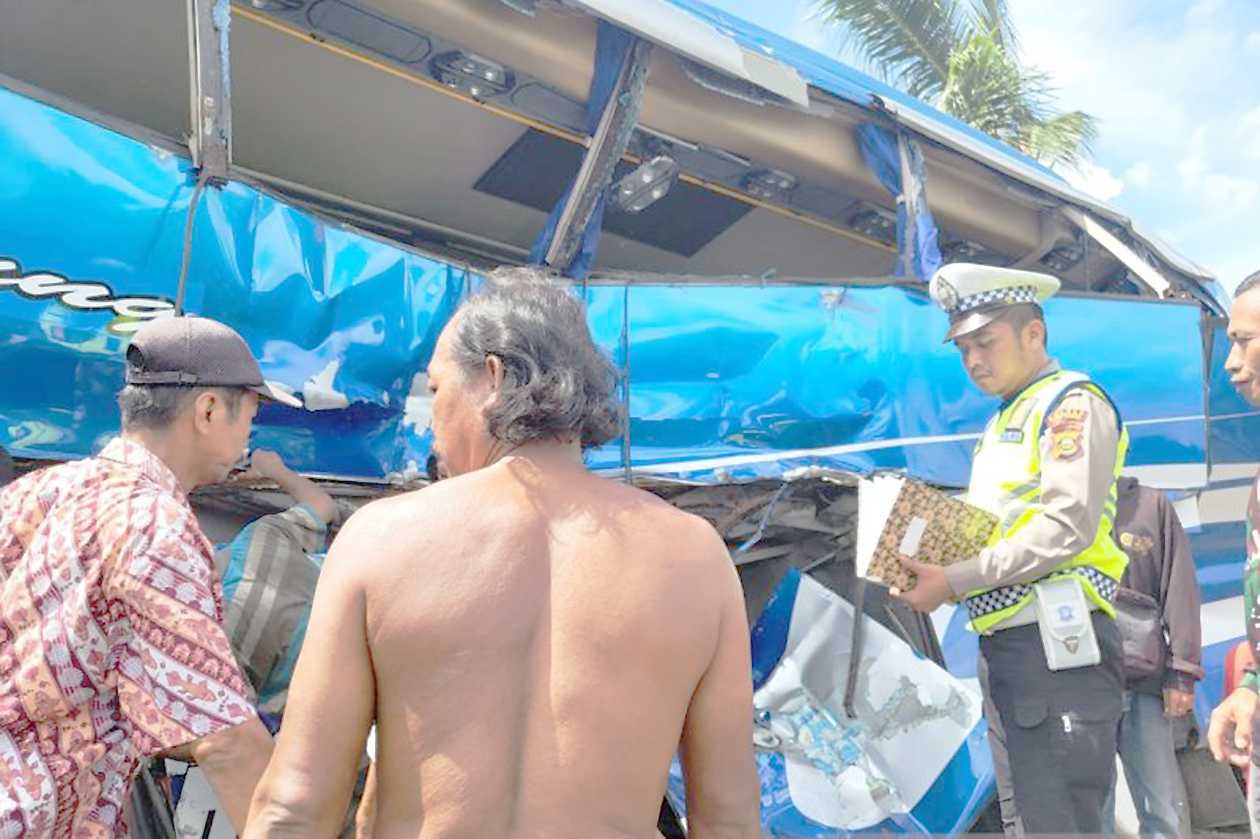 KAI Tanjungkarang: Hati-hati Saat Melintas di Perlintasan Kereta Api