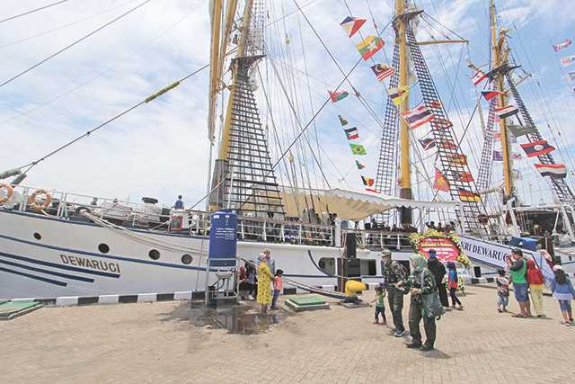 Kapal Bertiang Layar