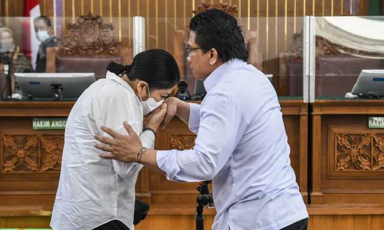Keluarga Brigadir J Laporkan Ferdy Sambo Cs ke Polisi atas Dugaan Pencurian Uang
