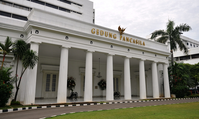 Kemlu Berikan Social Media Award (SMA) 2024 kepada 6 Perwakilan RI