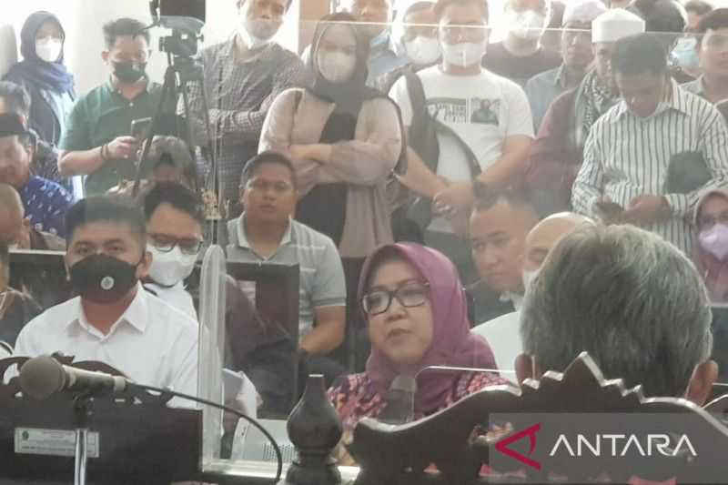 Kenapa Hal Ini Sering Dilakukan Tersangka, Ade Yasin Terisak-isak di Persidangan