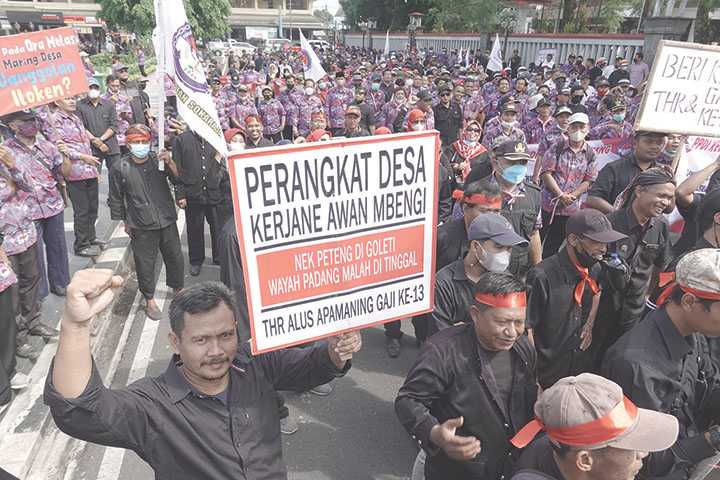 Kepala Desa Tuntut Kesejahteraan