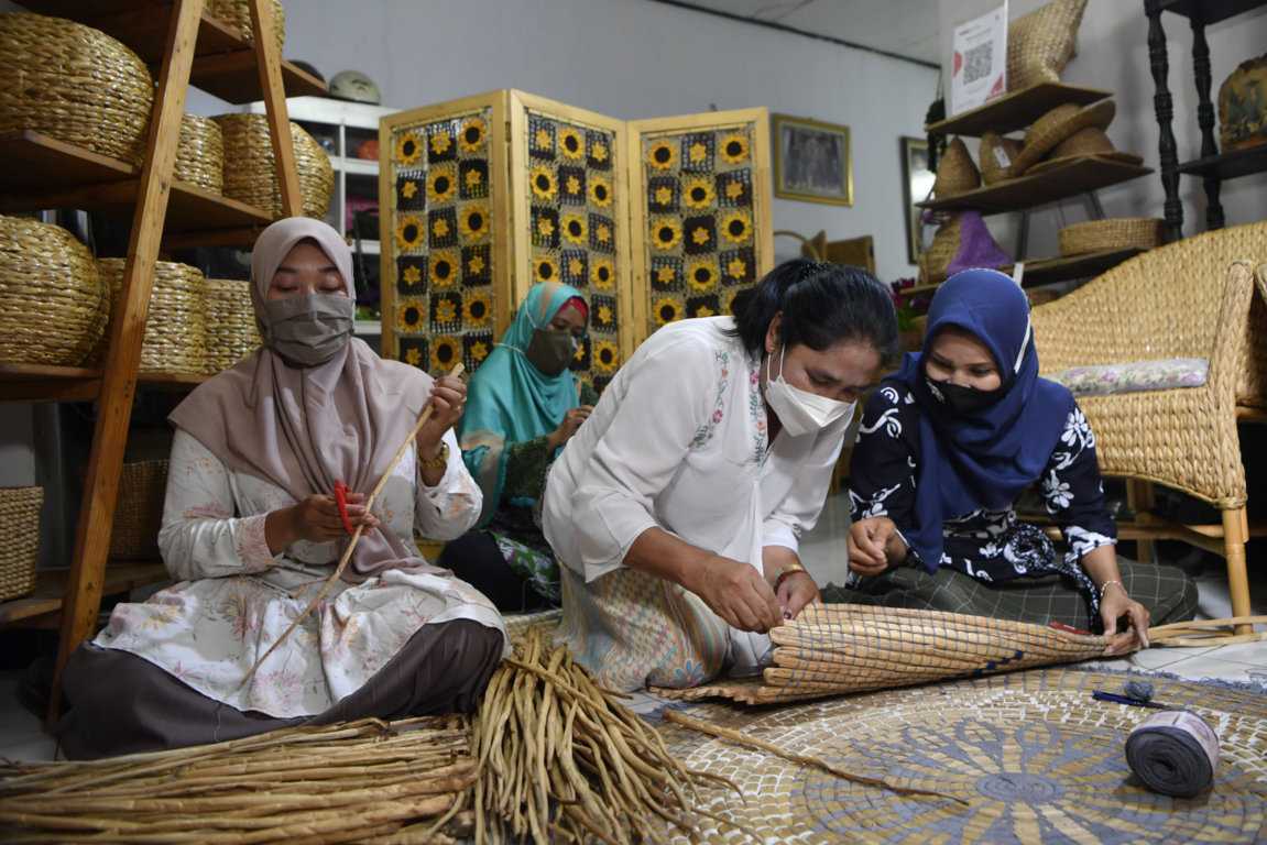 Kerajinan Enceng Gondok