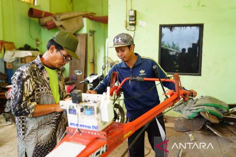 Keren, Pegiat Bekasi Ciptakan Traktor Robotik Tingkatkan Efektivitas Petani