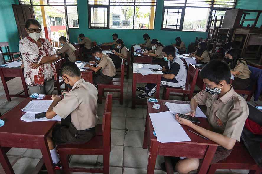 Kerjakan Soal Ujian