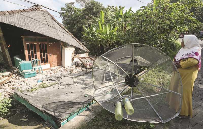KERUSAKAN AKIBAT GEMPA BUMI DI PULAU BAWEAN