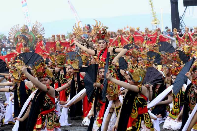 Khofifah Optimistis Gandrung Sewu Bisa Kenalkan Banyuwangi ke Dunia