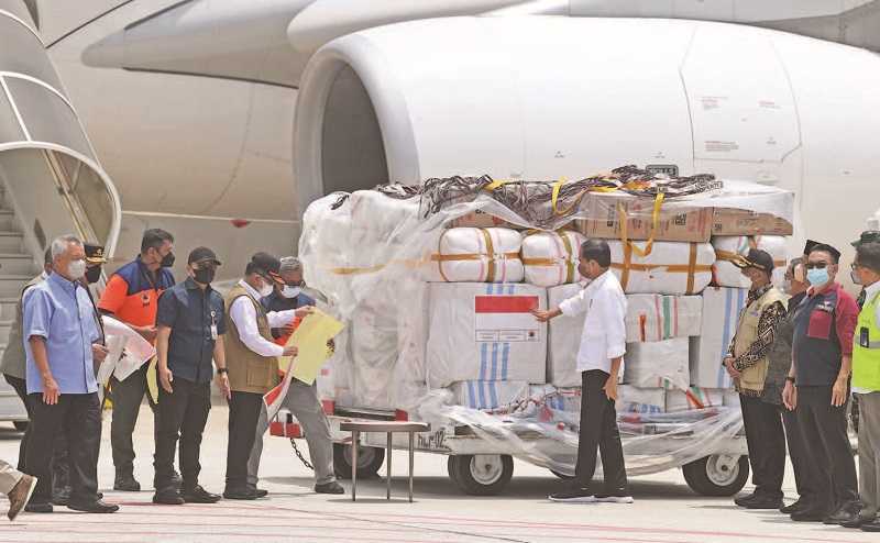KIRIM BANTUAN UNTUK KORBAN BENCANA DI PAKISTAN