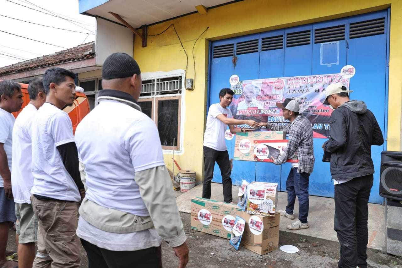 Komunitas Truk Ganjar Bantu Borong UMKM di Bandung Barat