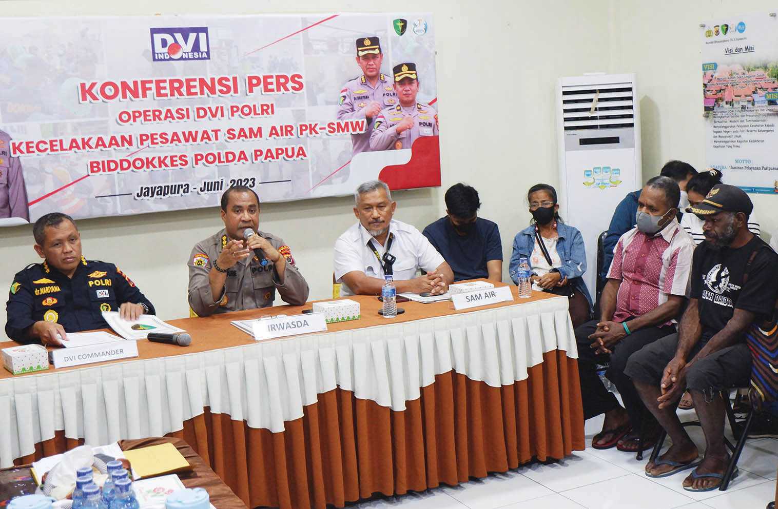 Konferensi Pers Pesawat Jatuh di Papua