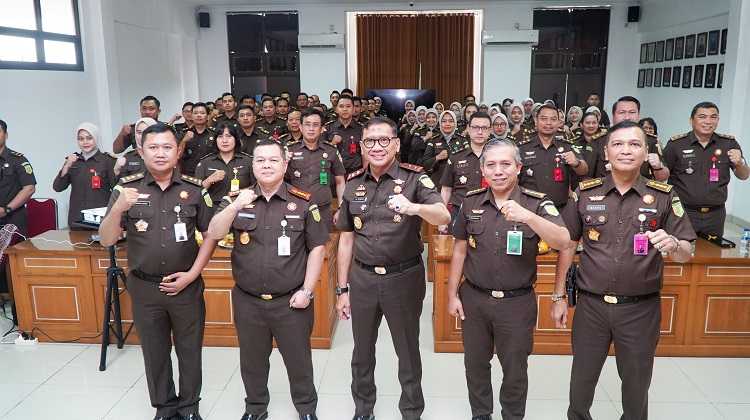 Kunjungan Kerja ke Kejari Magelang, Kajati Ponco Minta Jangan Mencoreng Kepercayaan Publik yang Diraih Kejaksaan