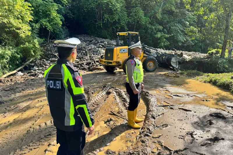 Lalu Lintas Gayo Lues ke Aceh Tenggara Lumpuh Total Akibat Jalan Tertutup Longsor