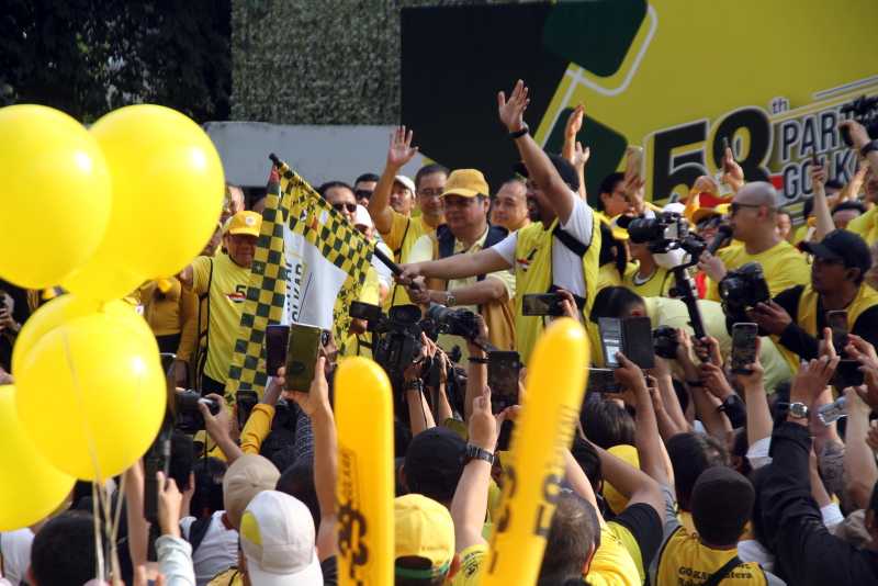 Lepas Jalan Sehat Serentak Di Seluruh Indonesia, Airlangga Nyatakan Golkar Solid Di Pemilu 2024