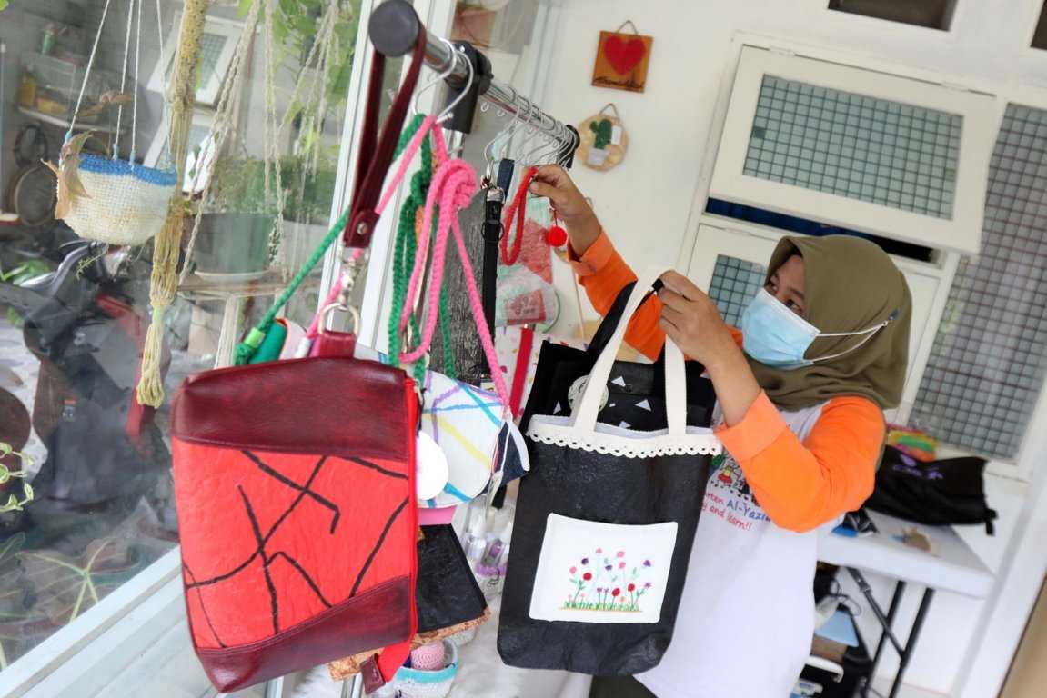 Manfaatkan Limbah Plastik