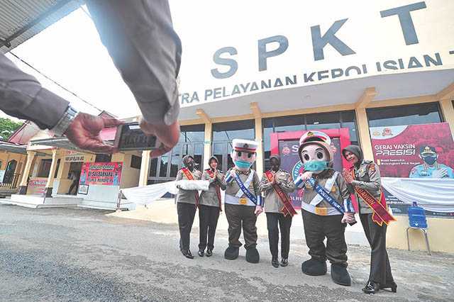 Maskot Boneka
