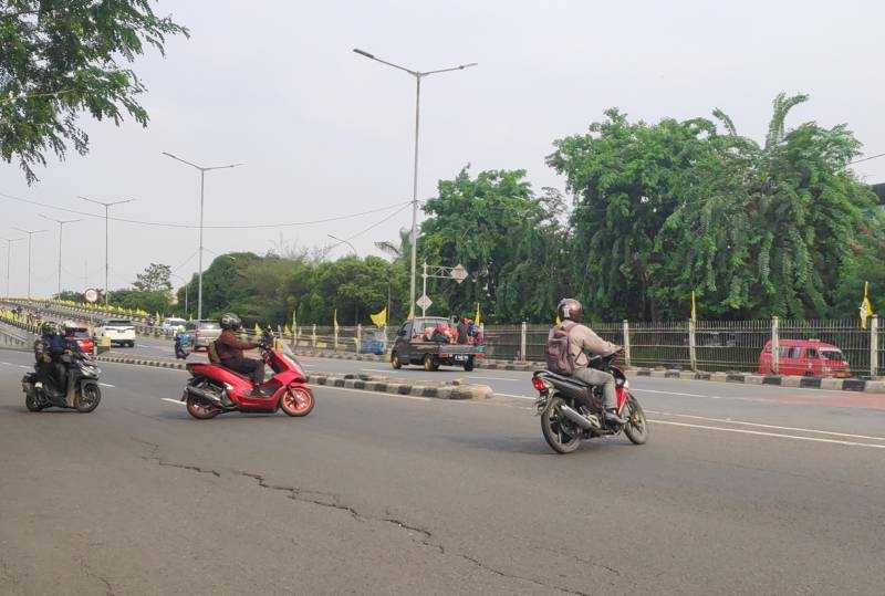 Melawan Arah