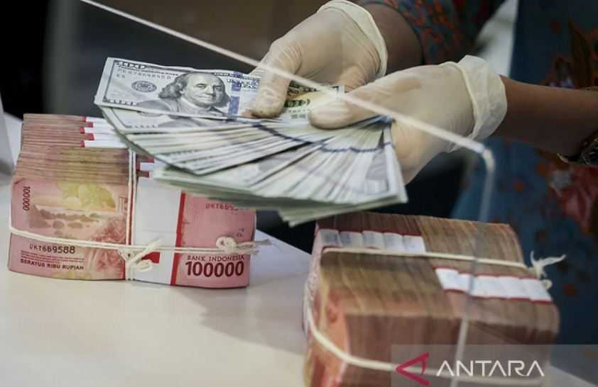 Melemah, Rupiah Pagi Ini Rp15.798 per Dolar AS