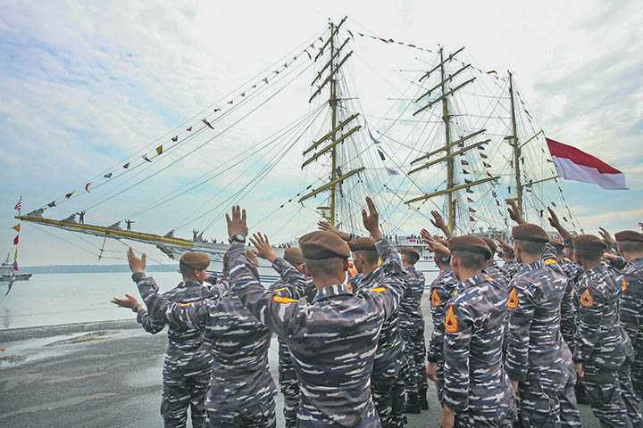 Melepas Keberangkatan KRI Bima Suci dalam Rangka Pelayaran Latihan Praktek
