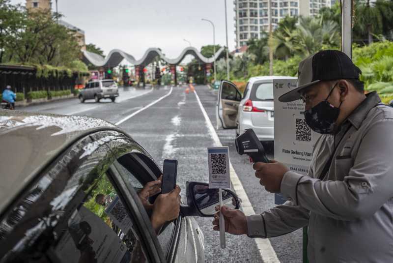 Memindai QR Code di Ancol