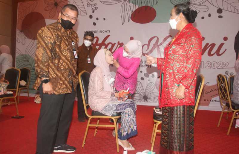 memperkenalkan inpirasi hidup kartini kepada kaum muda