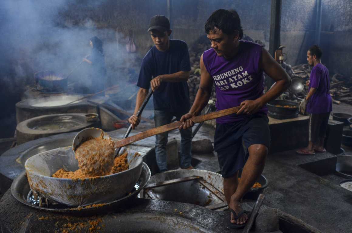 Memproduksi Serundeng