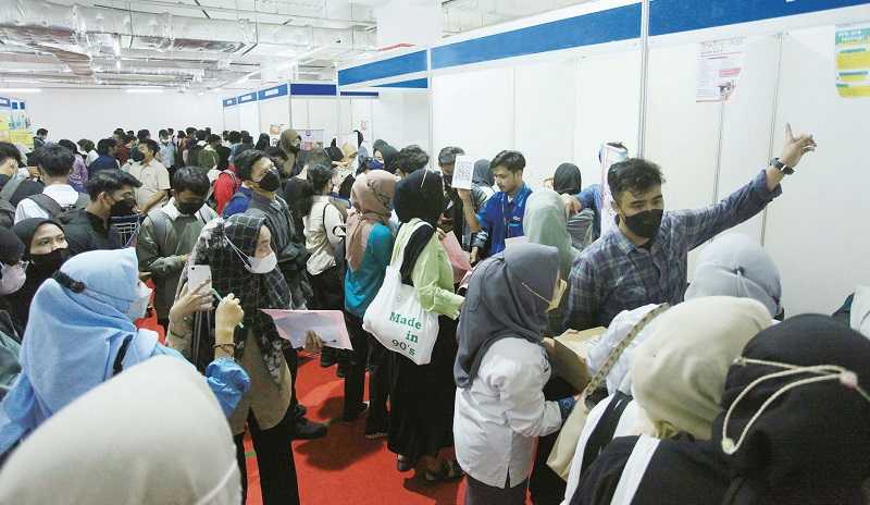 MENCARI INFORMASI LOWONGAN KERJA