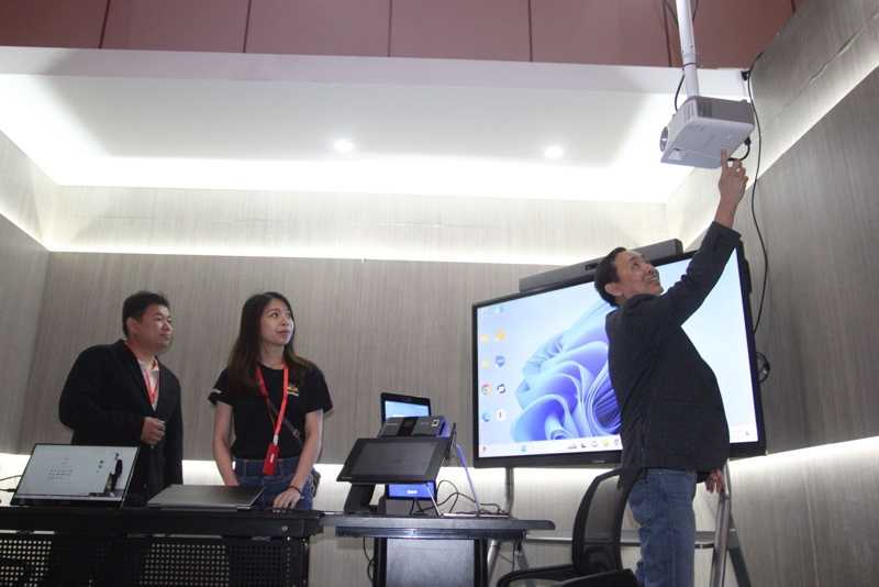 Mengangkat Tema "Connecting The Dots"