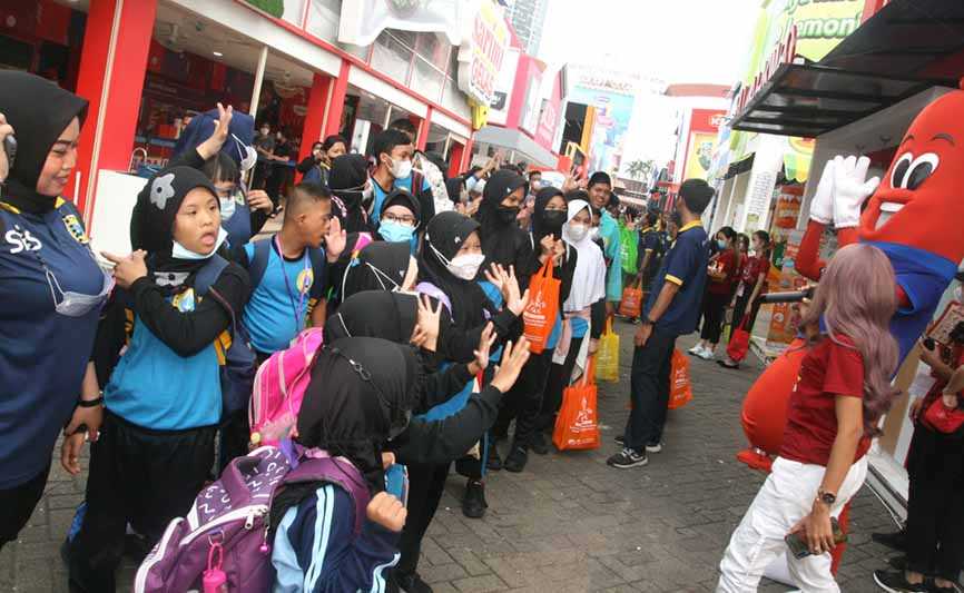 Menikmati Liburan