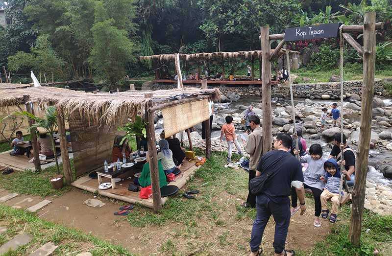 Menikmati Permainan Air