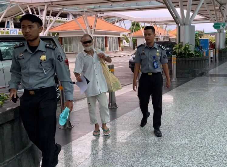 Meresahkan Warga Bali, WNA Asal AS Mengemis di Ubud Akhirnya Dideportasi