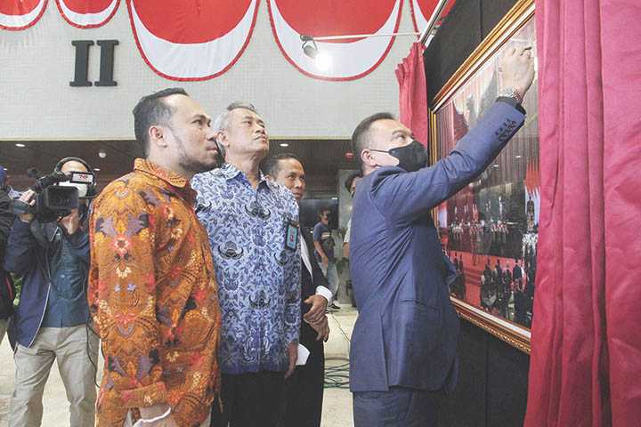 Meriahkan HUT Ke-77 DPR