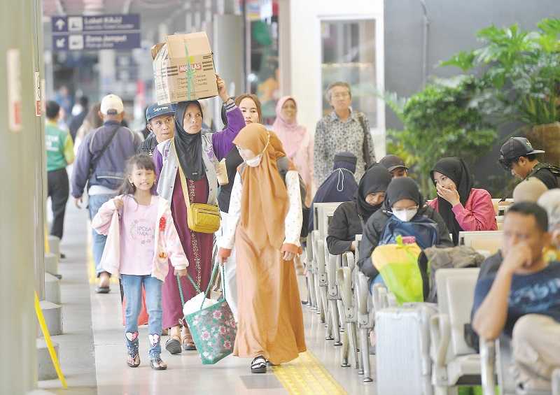 MUDIK LEBIH AWAL DI STASIUN PASAR SENEN