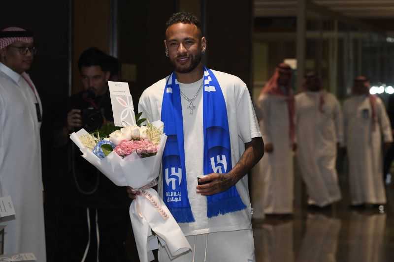 Neymar Sukses Jalani Operasi Lutut, Fokus pada Pemulihan Fisik